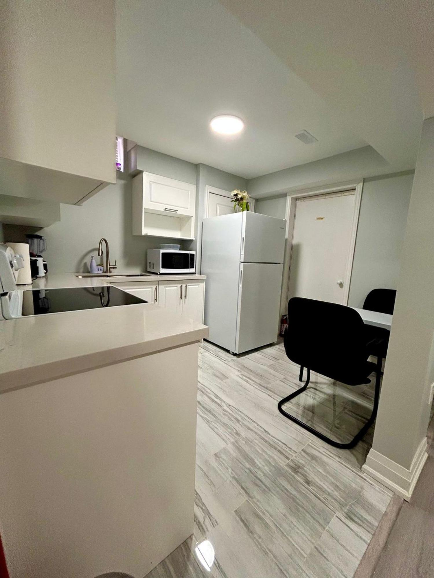 Apartment B 2 Bedroom 布兰普顿 外观 照片